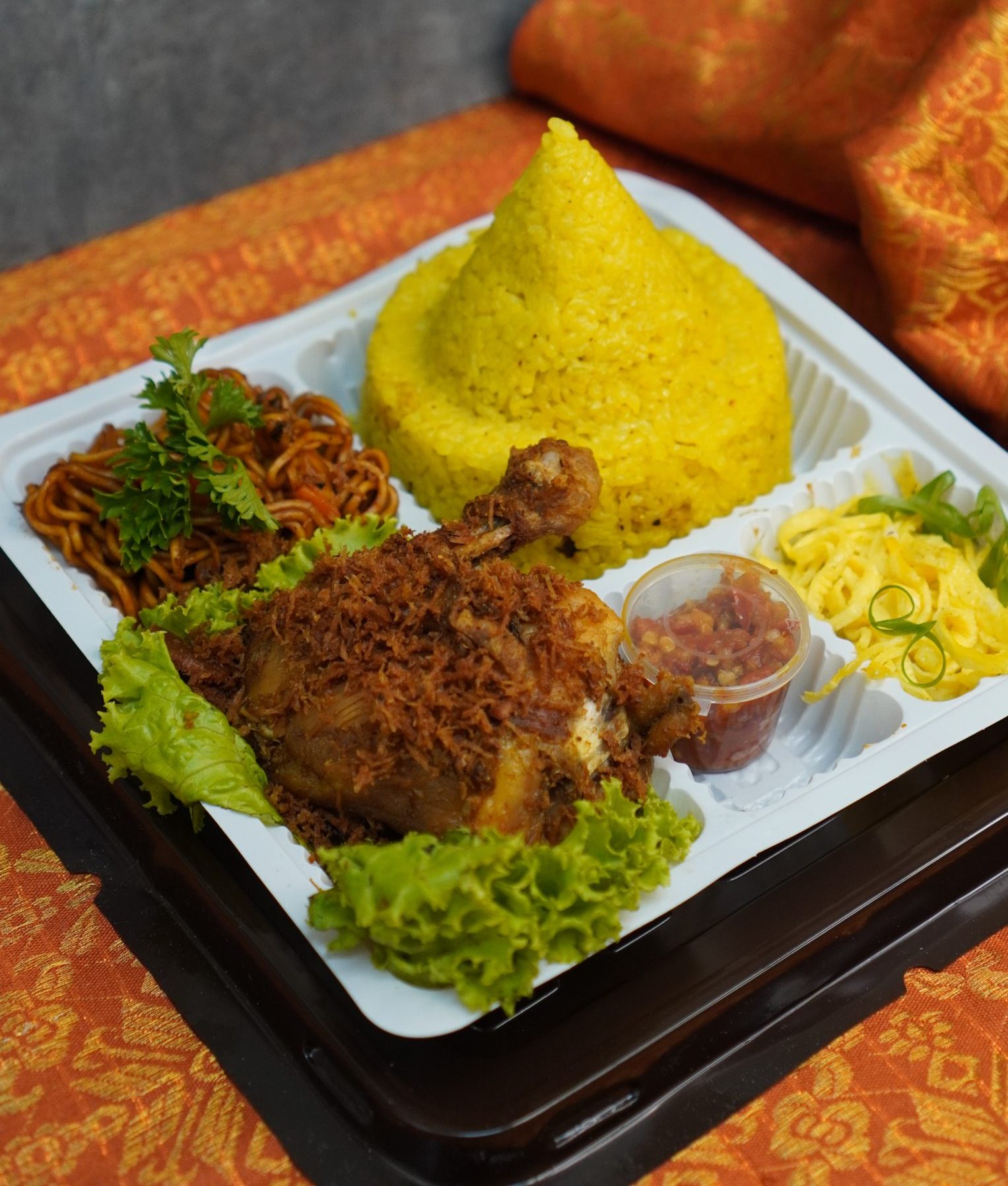 saleroku catering menyediakan solusi tumpeng mini area Jakarta Utara dengan menu enak