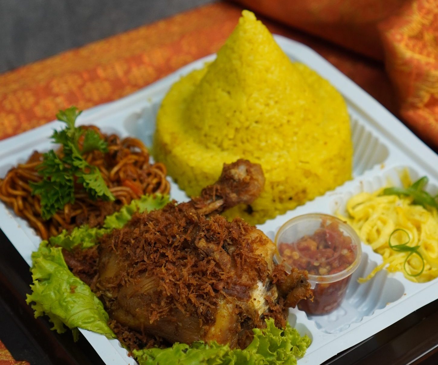 saleroku catering menyediakan solusi tumpeng mini area Tangerang dengan menu enak
