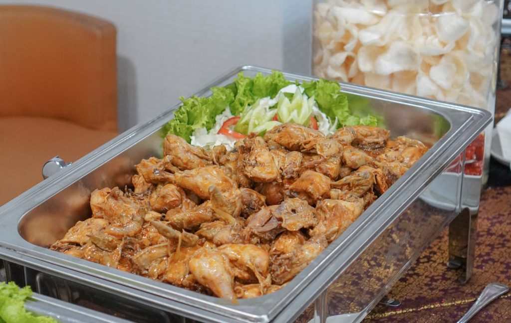 Perkembangan catering prasmanan semakin pesat. artikel ini akan membahas pengertian catering prasmanan.