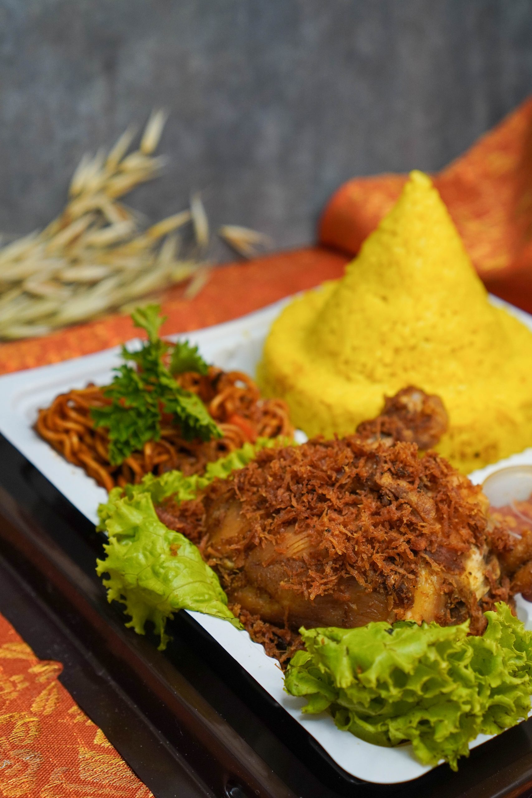 saleroku catering menyediakan solusi tumpeng mini di Jakarta Pusat dengan menu enak
